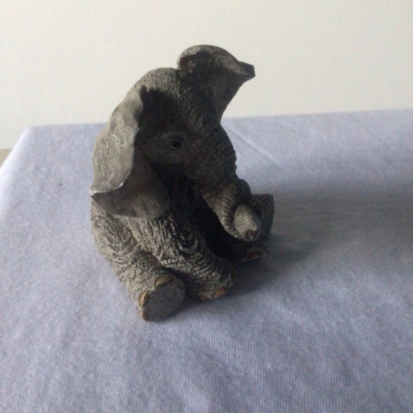 Tuskers Collectible 1996 Elephant Figurine - Picture 4 of 6